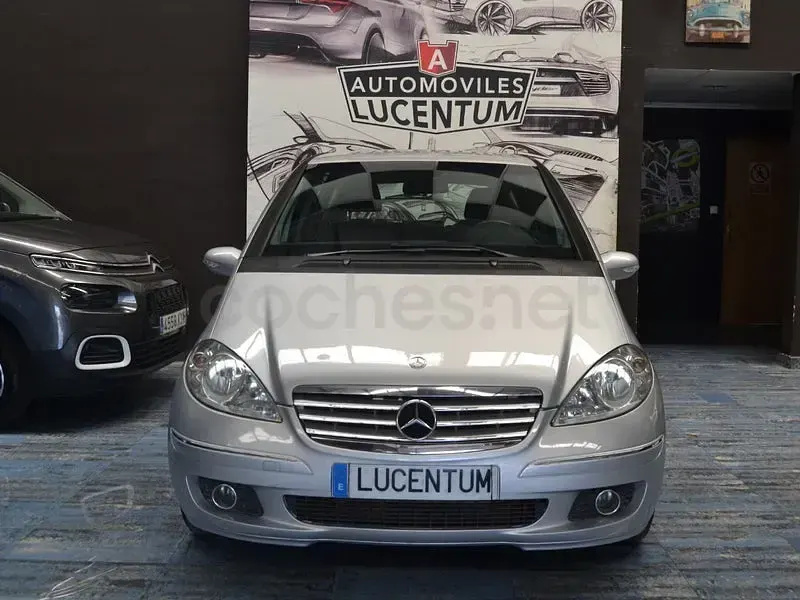Usado Mercedes A180 Avantgarde 109 CV (80 kW) 2005 Gris / plata Monovolumen