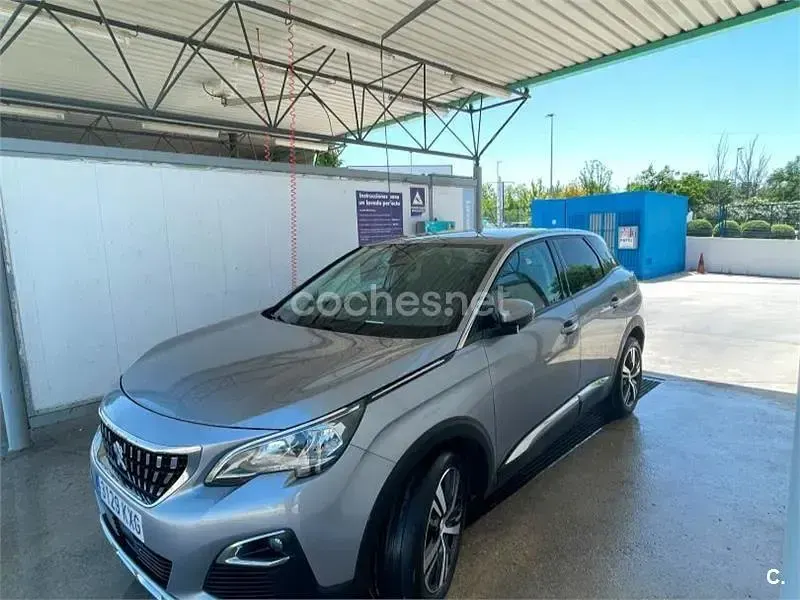 Usado Peugeot 3008 Allure 130 CV (95 kW) 2019 Gris / plata SUV