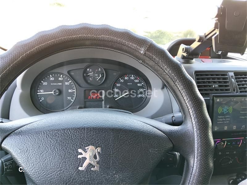 Usado Peugeot Partner Tepee Outdoor 110 CV (80 kW) 2009 Gris / plata Monovolumen