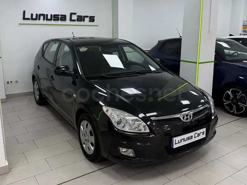 Usado Hyundai i30 Comfort 109 CV (80 kW) 2008 Negro Berlina