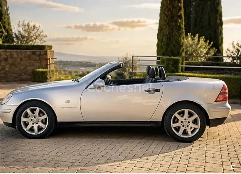 Usado Mercedes SLK230 193 CV (141 kW) 1998 Gris / plata Descapotable