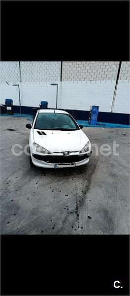 Usado Peugeot 206 75 CV (55 kW) 2004 Blanco Berlina