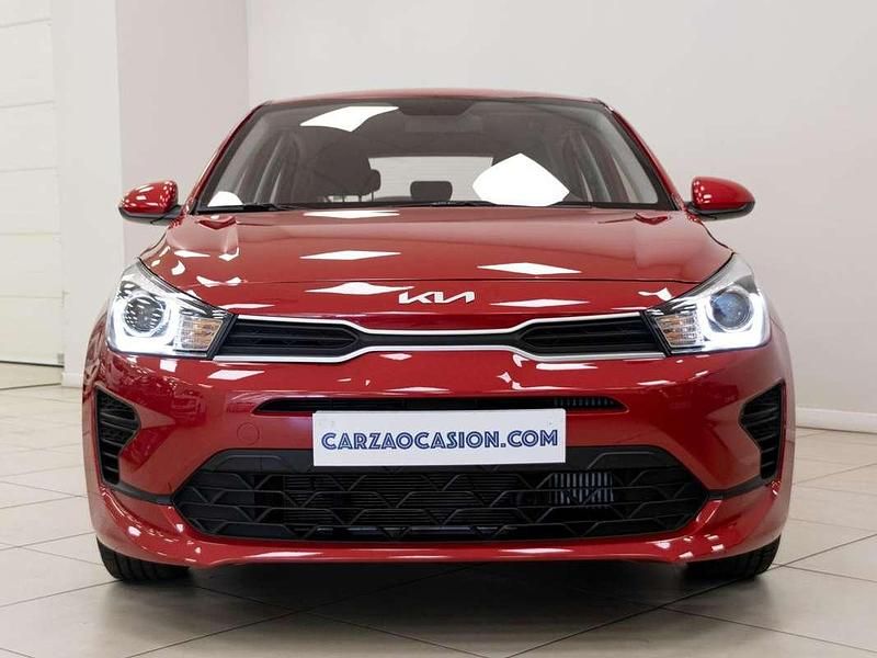 Usado Kia Rio 84 CV (61 kW) 2023 Rojo Utilitario