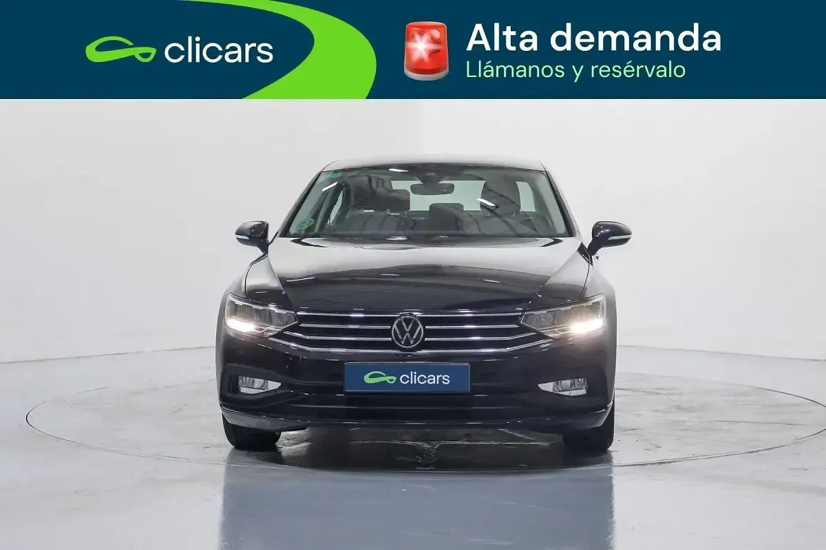 Usado VW Passat Business 122 CV (89 kW) 2022 Azul Familiar