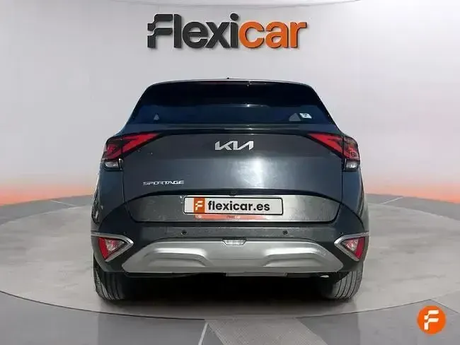Usado Kia Sportage 115 CV (84 kW) 2023 Gris / plata SUV