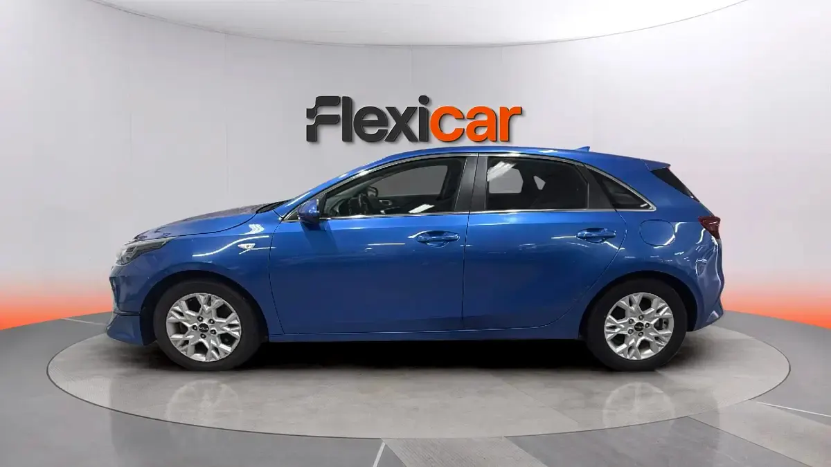Usado Kia Ceed 136 CV (100 kW) 2023 Azul Utilitario