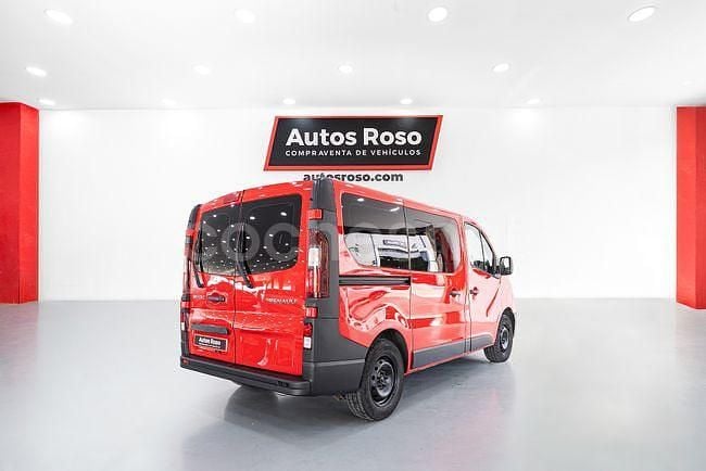 Usado Renault Trafic LIMITED 125 CV (91 kW) 2017 Rojo Monovolumen