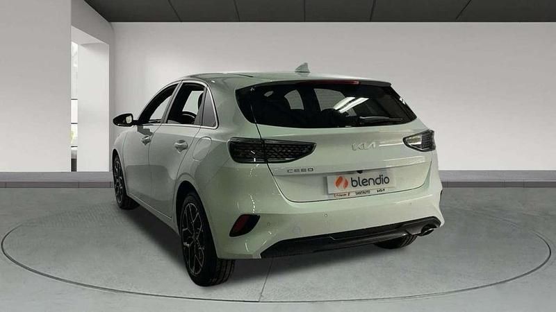 Usado Kia Ceed Style 101 CV (74 kW) 2024 Blanco Utilitario