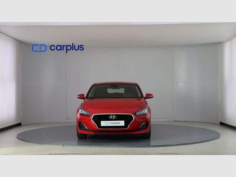 Usado Hyundai i30 120 CV (88 kW) 2018 Rojo Berlina