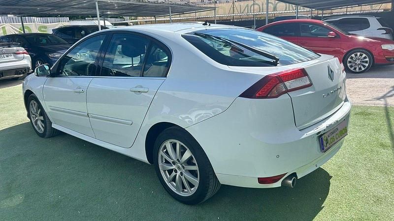 Usado Renault Laguna III Dynamique 130 CV (95 kW) 2011 Blanco