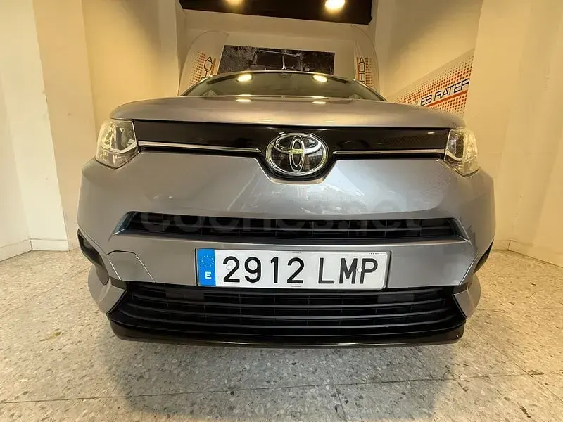 Usado Toyota Proace Verso Active 131 CV (96 kW) 2021 Gris / plata Familiar