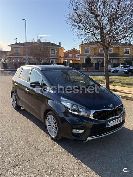 Usado Kia Carens 141 CV (103 kW) 2018 Azul Monovolumen