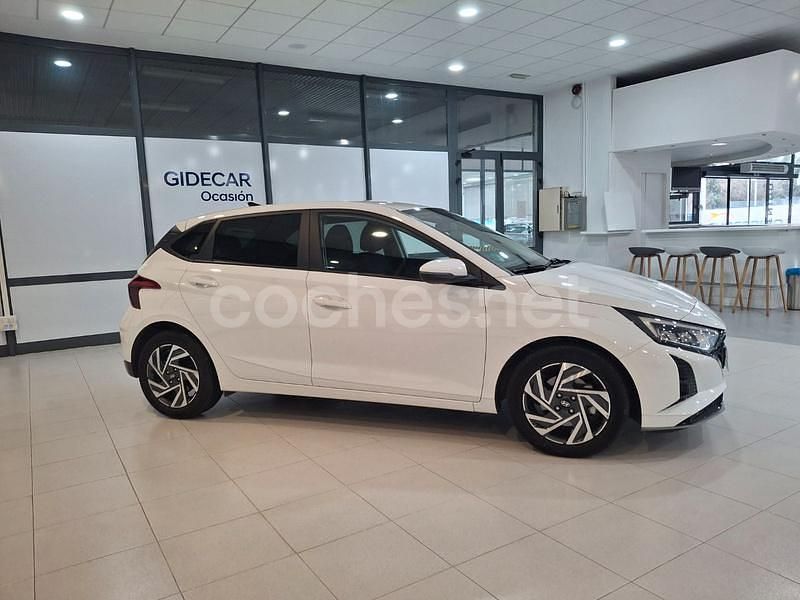 Usado Hyundai i20 100 CV (73 kW) 2024 Blanco Berlina