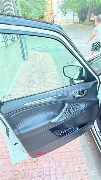 Usado Ford S-MAX Titanium 140 CV (102 kW) 2014 Blanco Monovolumen