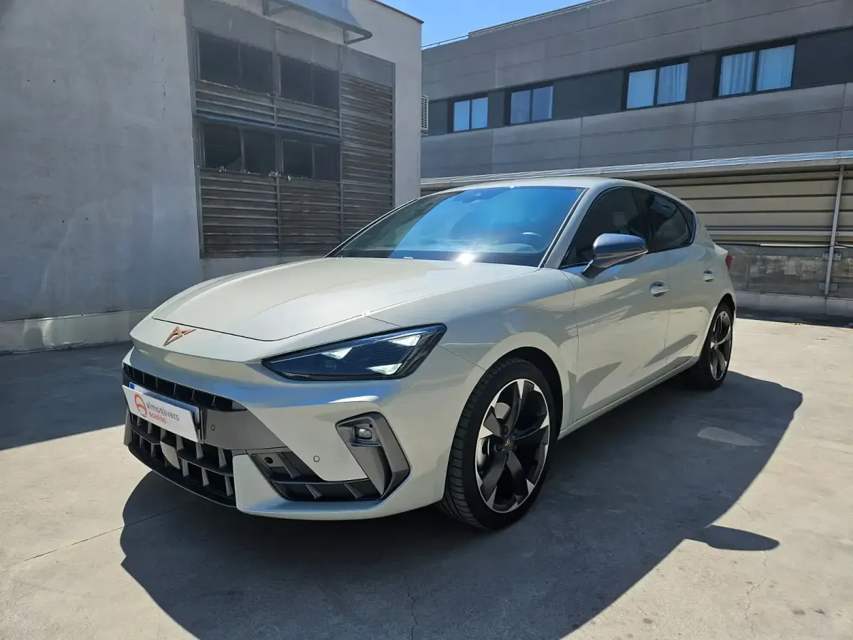 Usado Cupra Leon 150 CV (110 kW) 2025 Blanco
