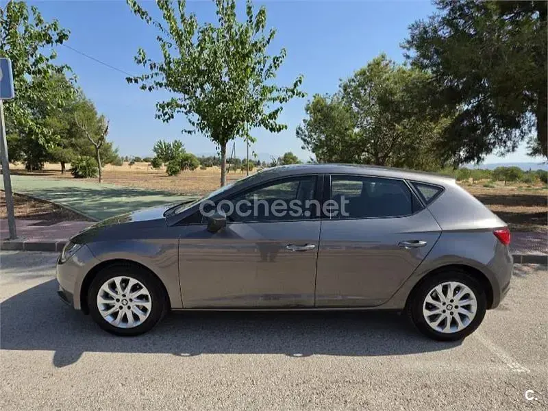 Usado Seat Leon CONNECT 110 CV (80 kW) 2016 Gris / plata Berlina