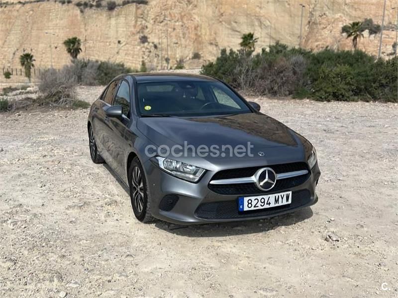 Usado Mercedes A180 116 HP (85 kW) 2020 Cinzento Sedan