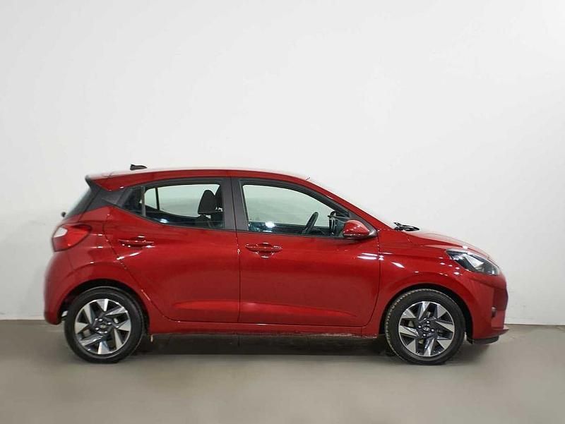 Usado Hyundai i10 67 CV (49 kW) 2024 Rojo Utilitario
