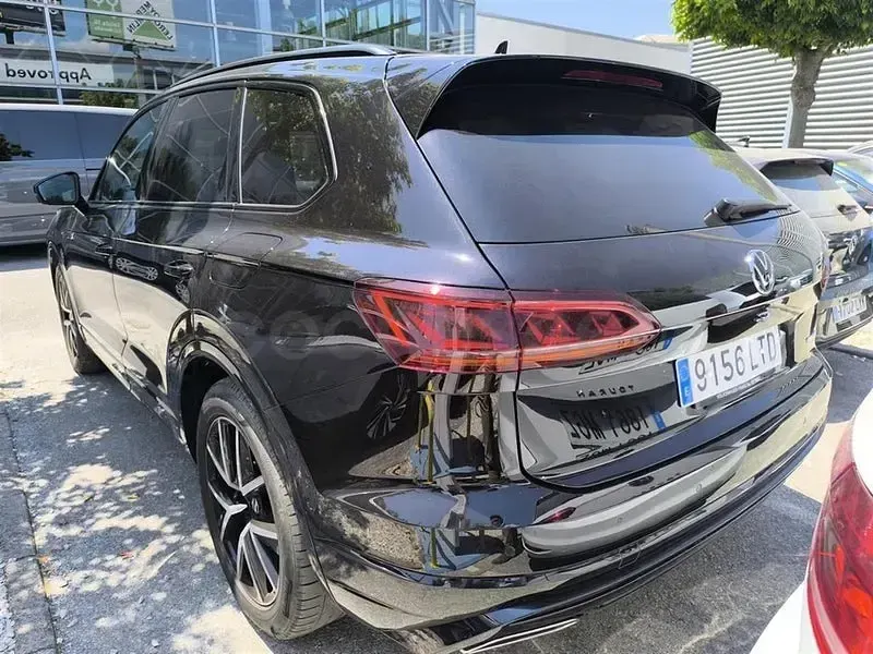 Usado VW Touareg R 462 CV (339 kW) 2021 Negro SUV