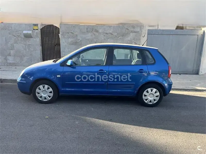 Usado VW Polo Trendline 75 CV (55 kW) 2004 Azul Utilitario