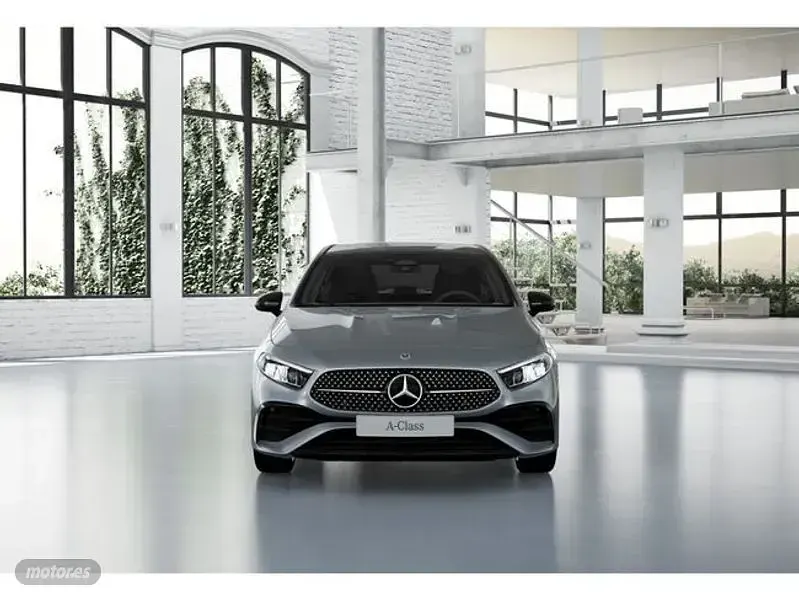 Usado Mercedes A200 163 CV (119 kW) 2025 Plateado Berlina