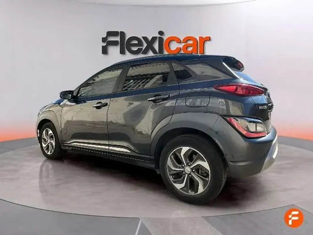 Usado Hyundai Kona 141 CV (103 kW) 2022 Gris SUV