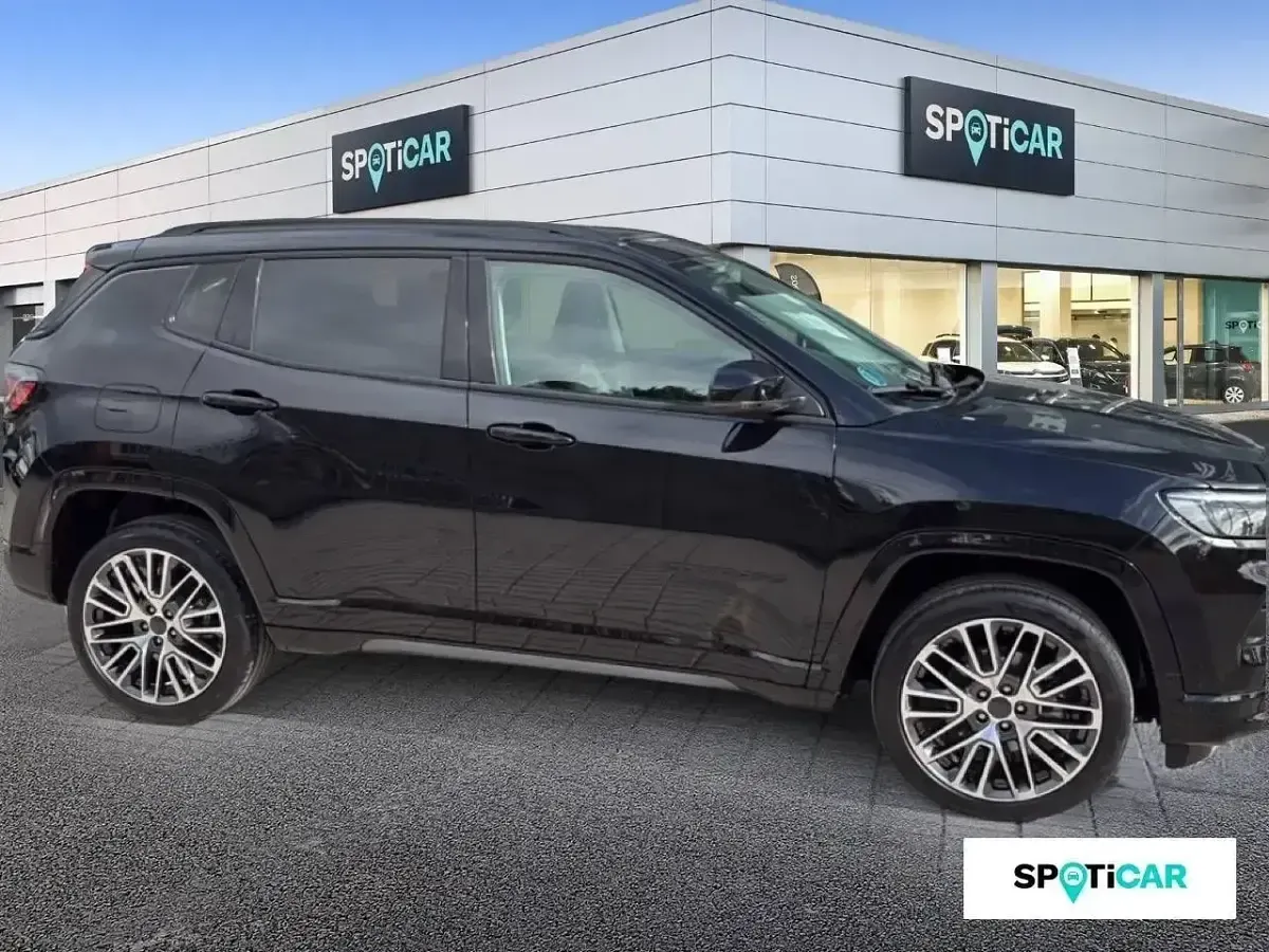 Usado Jeep Compass Summit 130 CV (95 kW) 2024 Negro SUV