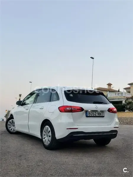 Usado Mercedes B200 150 CV (110 kW) 2021 Blanco Monovolumen