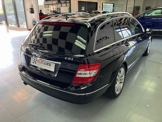 Usado Mercedes C220 170 CV (125 kW) 2011 Negro Familiar