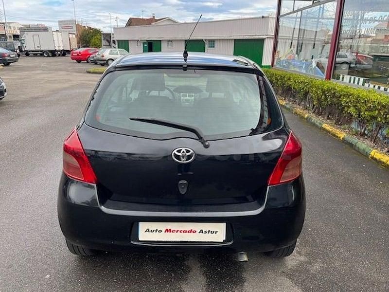 Usado Toyota Yaris 90 CV (66 kW) 2006 Negro Berlina