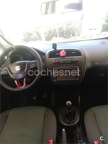 Usado Seat Altea XL Style 105 CV (77 kW) 2012 Negro Monovolumen