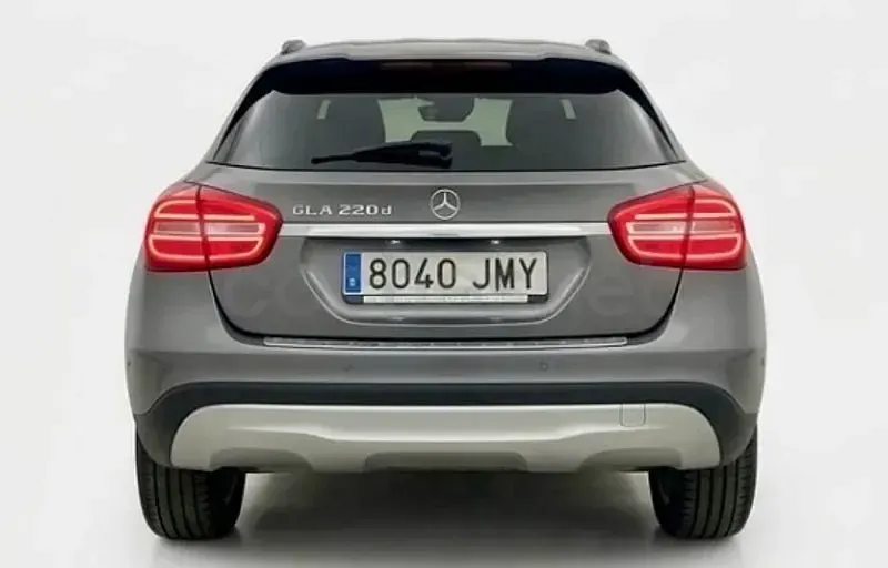 Usado Mercedes GLA220 Urban 177 CV (130 kW) 2016 Gris / plata SUV