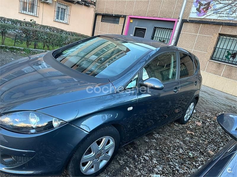 Usado Seat Altea Reference 105 CV (77 kW) 2008 Gris / plata Monovolumen
