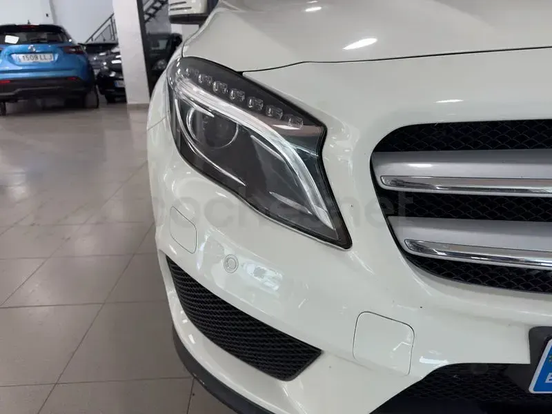 Usado Mercedes GLA220 AMG line 170 CV (125 kW) 2016 Blanco SUV