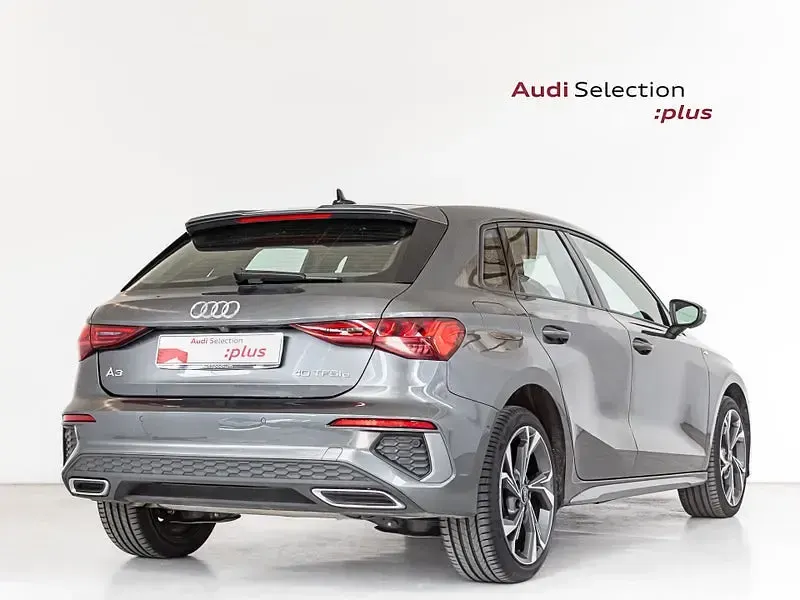 Usado Audi A3 Advanced 204 CV (150 kW) 2024 Gris / plata Berlina