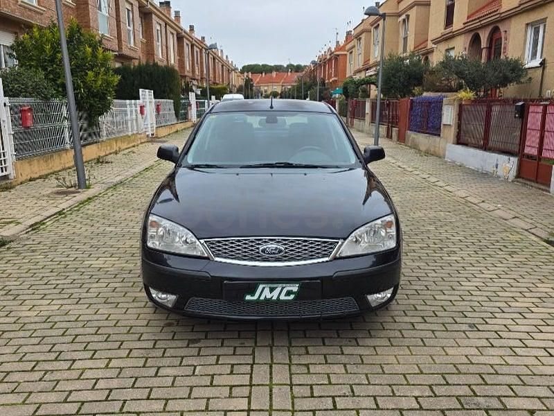 Usado Ford Mondeo Ghia 130 CV (95 kW) 2006 Negro Berlina