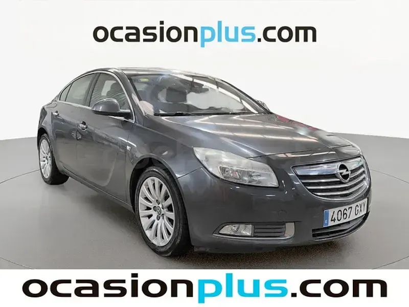 Usado Opel Insignia Cosmo 140 CV (102 kW) 2010 Gris / plata Berlina