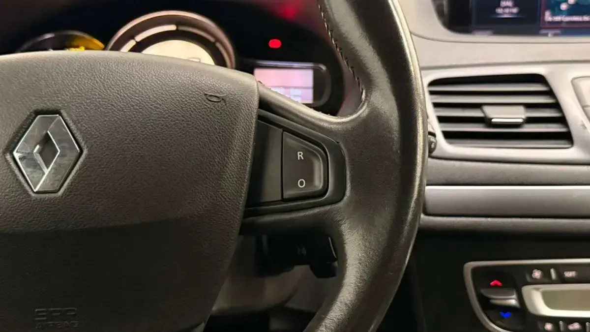 Usado Renault Mégane GrandTour LIMITED 110 CV (80 kW) 2016 Gris Familiar