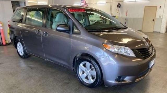 Używany Toyota Sienna 296 KM (217 kW) 2017 Szary Minivan