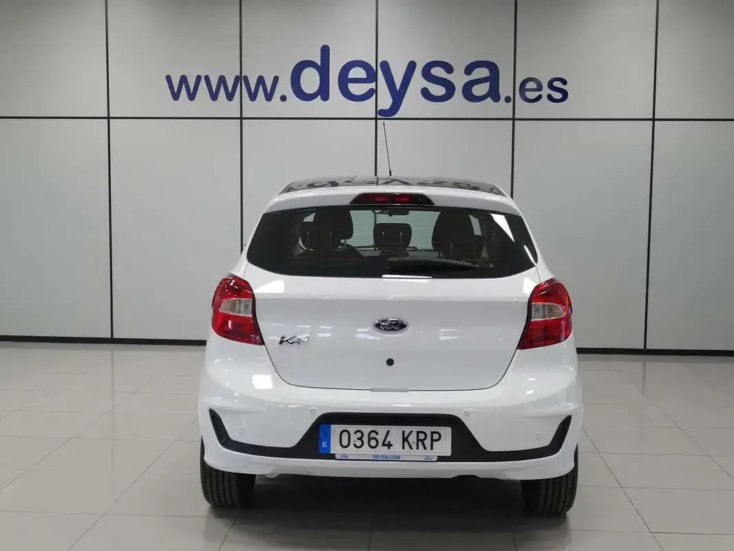 Usado Ford Ka Plus 86 CV (63 kW) 2018 Blanco Utilitario