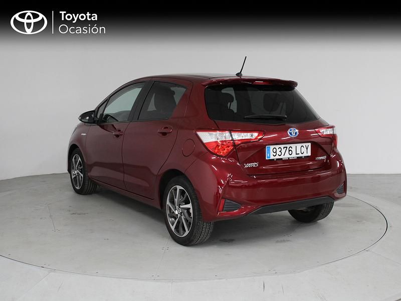 Usado Toyota Yaris Hybrid 100 CV (73 kW) 2019 Rojo Berlina