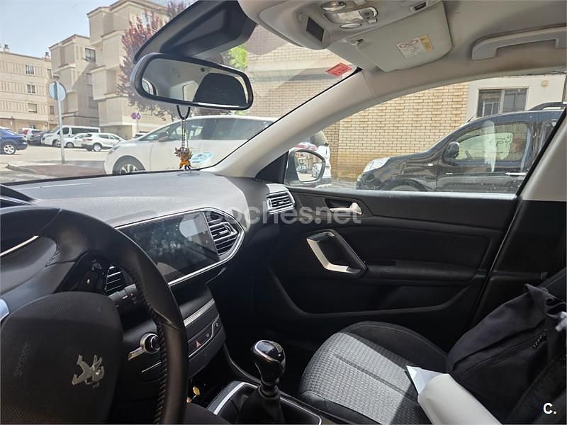 Usado Peugeot 308 SW Allure 130 CV (95 kW) 2021 Blanco Familiar