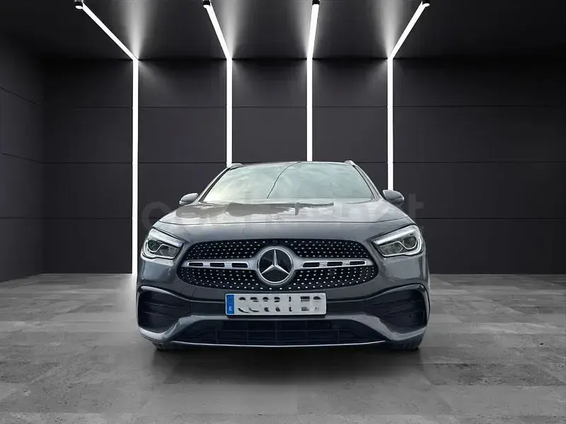 Usado Mercedes GLA200 163 CV (119 kW) 2022 Gris / plata SUV