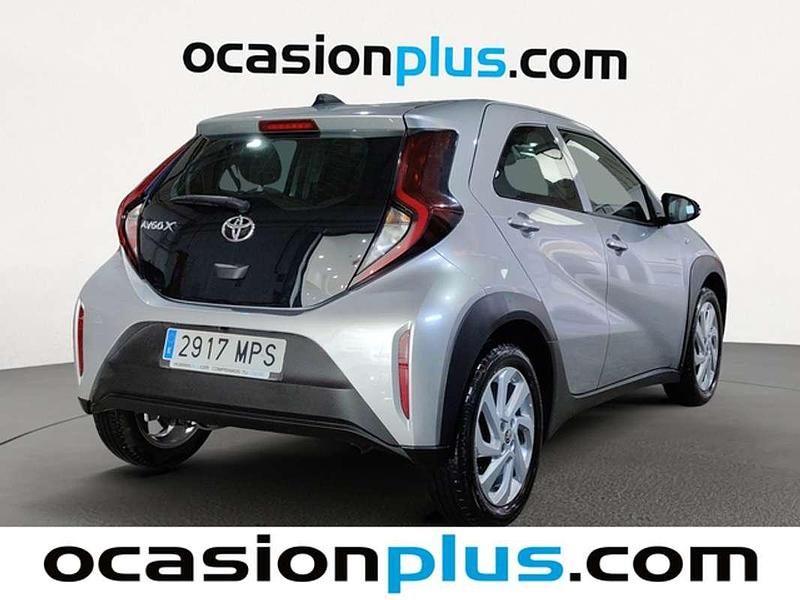 Usado Toyota Aygo Play 72 CV (52 kW) 2024 Gris Utilitario