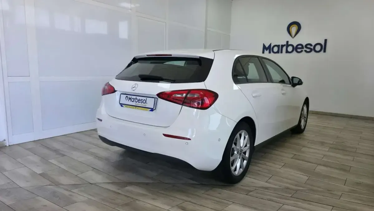 Usado Mercedes A200 163 CV (119 kW) 2021 Gris Utilitario