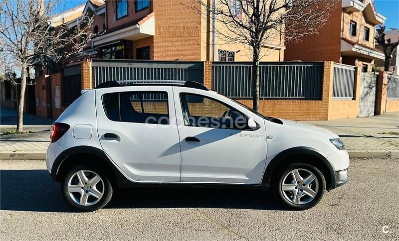 Usado Dacia Sandero Stepway 90 CV (66 kW) 2015 Blanco Berlina