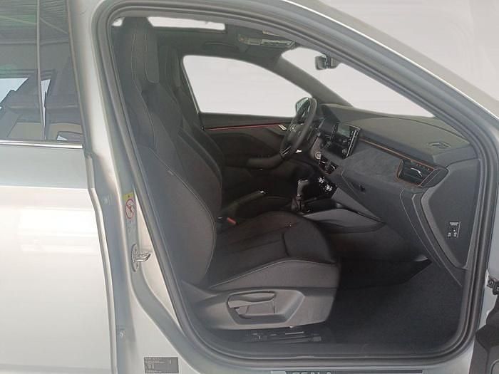 Nuevo Skoda Scala 115 CV (84 kW) 2025 Gris / plateado Utilitario
