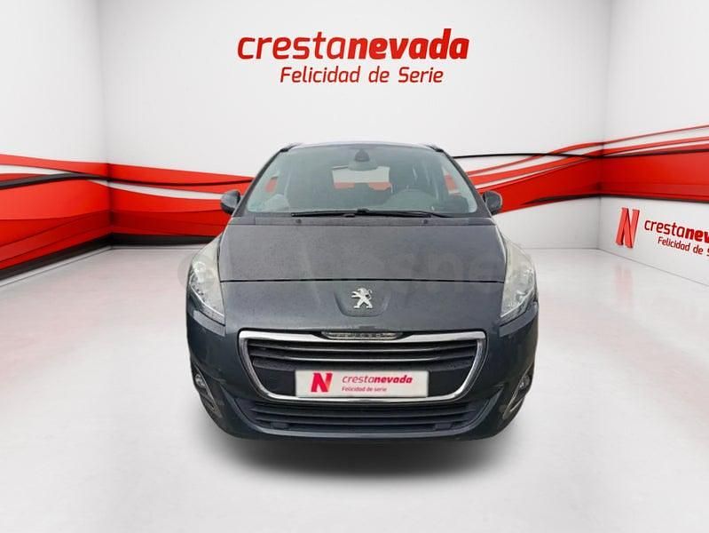 Usado Peugeot 5008 Active 120 CV (88 kW) 2015 Gris / plata Monovolumen