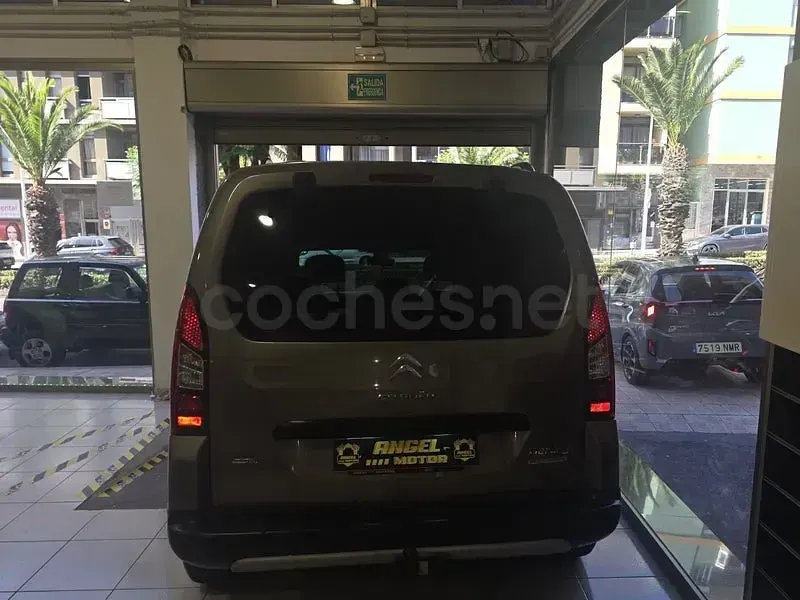 Usado Citroën Berlingo XTR 100 CV (73 kW) 2016 Verde Monovolumen