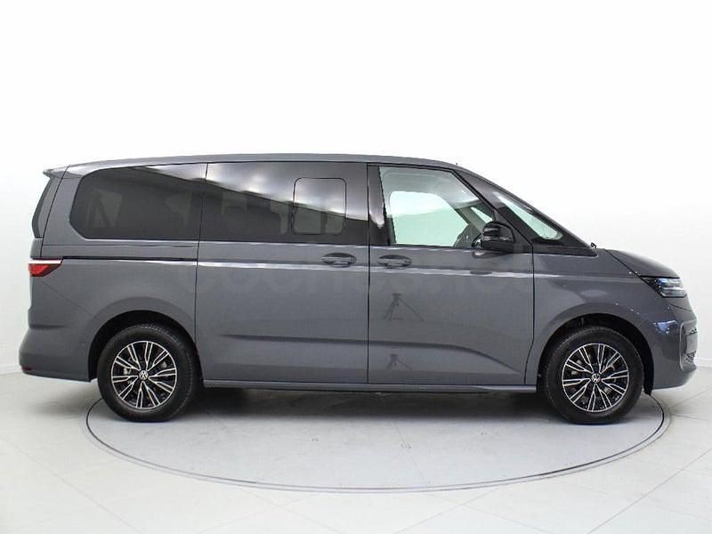 Usado VW Multivan Life 150 CV (110 kW) 2025 Gris / plateado Monovolumen